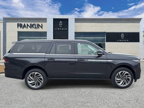 New 2026 Lincoln Navigator L Reserve AWD/4WD image 8