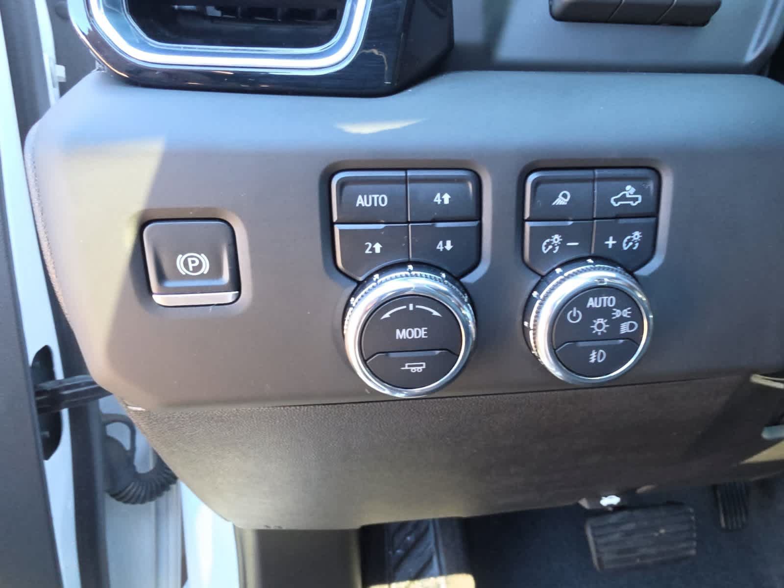 Used 2025 GMC Sierra 2500 Denali w/ Denali Reserve Package AWD/4WD image 25