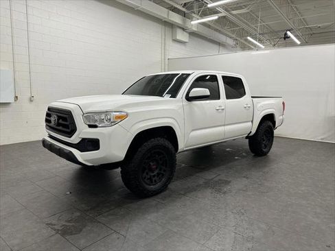 Certified 2022 Toyota Tacoma SR AWD/4WD image 2