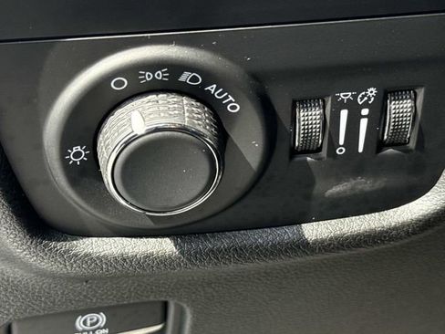 Used 2024 Jeep Grand Cherokee Altitude AWD/4WD image 13