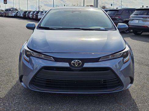 Used 2025 Toyota Corolla LE image 2