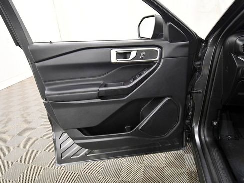 Used 2020 Ford Explorer XLT w/ Equipment Group 202A AWD/4WD image 13