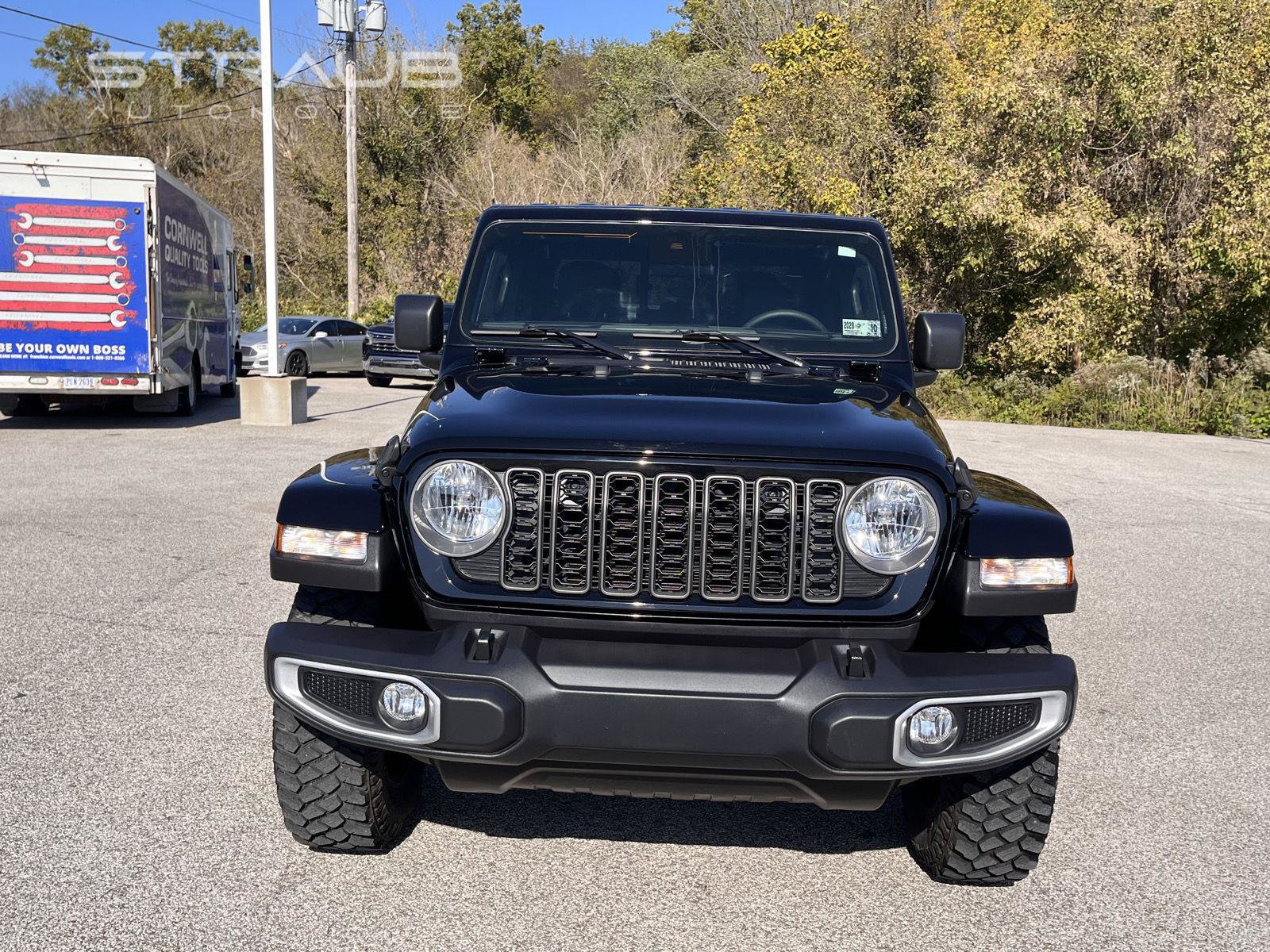 Used 2025 Jeep Gladiator Sport AWD/4WD image 2