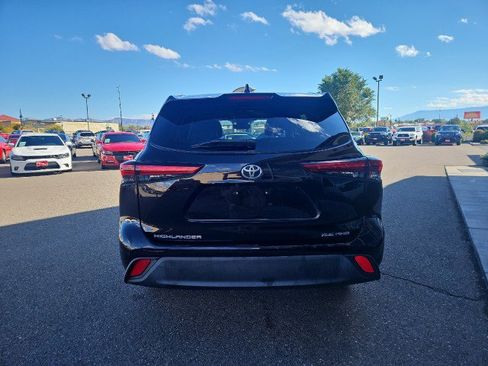 Used 2021 Toyota Highlander XLE image 4