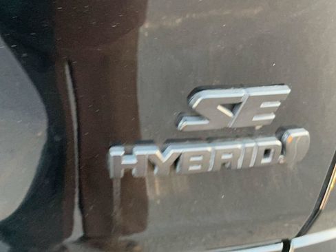 Used 2022 Toyota RAV4 SE w/ Convenience Package AWD/4WD image 9