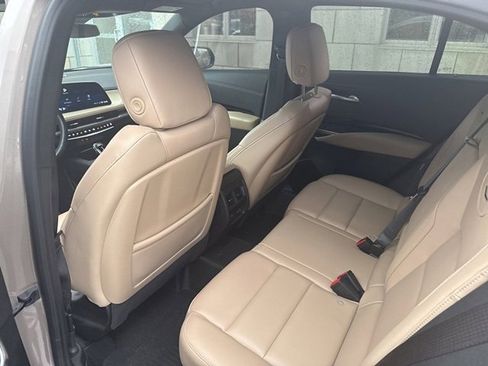 Certified 2024 Cadillac XT4 Luxury w/ Cold Weather Package image 9