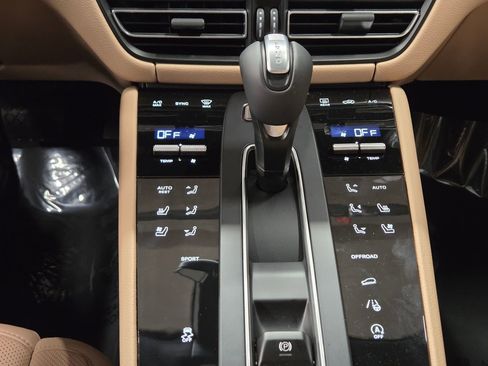 New 2026 Porsche Macan Base image 21