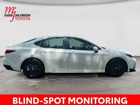 Used 2026 Toyota Camry SE w/ Convenience Package FWD image 7