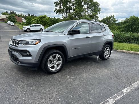 Used 2024 Jeep Compass Latitude AWD/4WD image 30