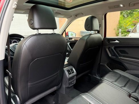 Used 2018 Volkswagen Tiguan SEL Premium image 19