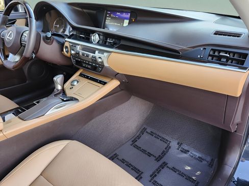Used 2018 Lexus ES 350 image 16