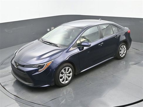 Used 2025 Toyota Corolla LE w/ Convenience Package image 16