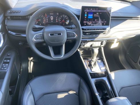 New 2026 Jeep Compass Latitude image 11