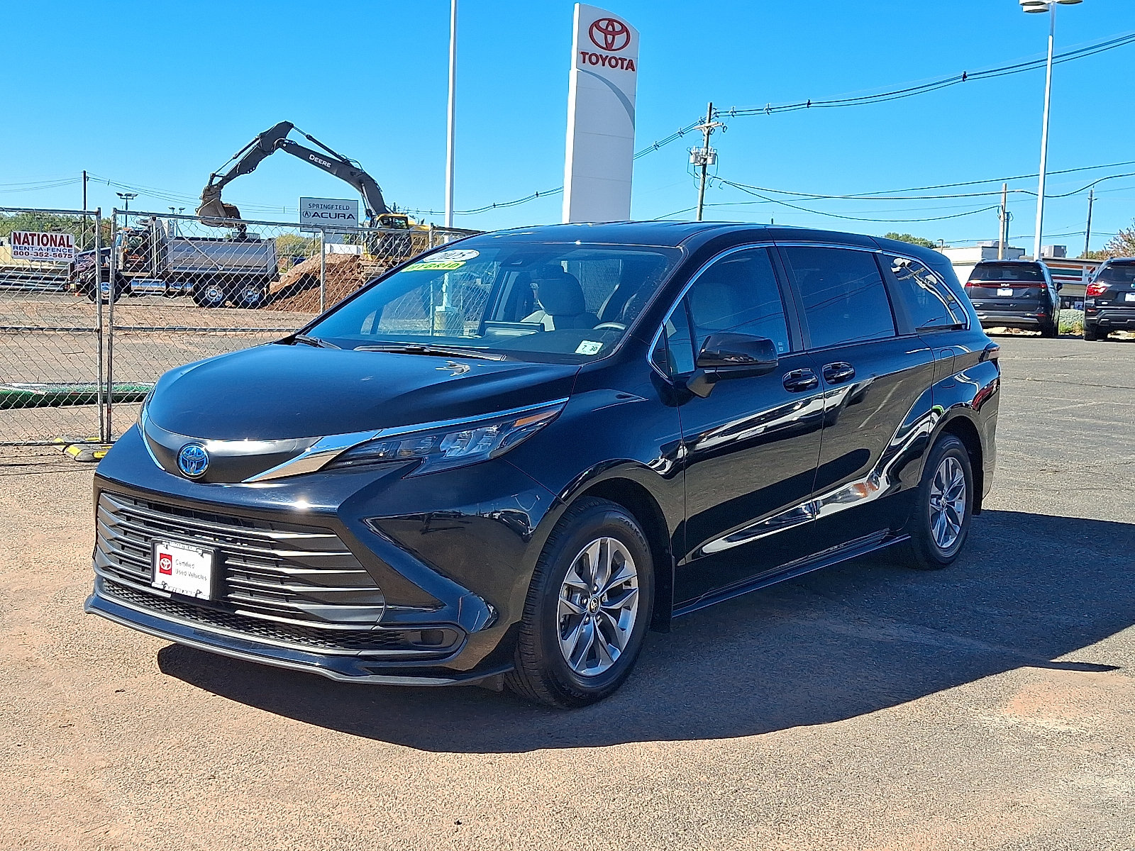 Certified 2025 Toyota Sienna LE AWD/4WD image 3
