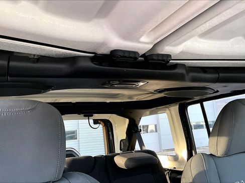 Used 2023 Jeep Wrangler Sahara image 30