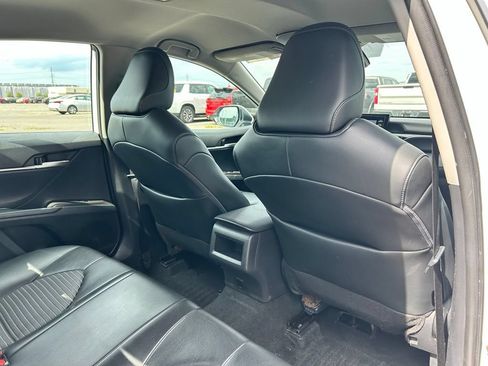 Used 2018 Toyota Camry SE FWD image 17