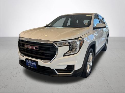 Used 2024 GMC Terrain SLE AWD/4WD image 2