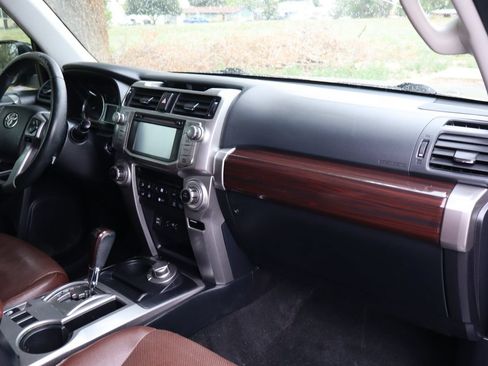 Used 2016 Toyota 4Runner Limited AWD/4WD image 17