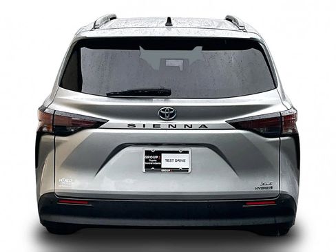 Certified 2023 Toyota Sienna XLE FWD image 5