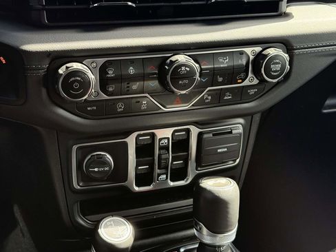 Used 2024 Jeep Wrangler Sahara w/ Technology Group image 17