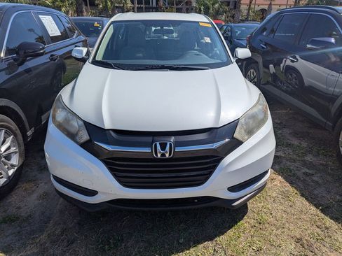 Used 2018 Honda HR-V LX image 2