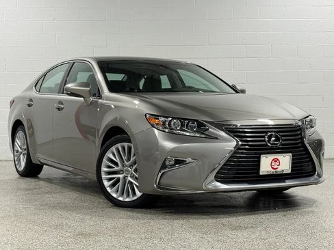 Used 2016 Lexus ES 350 w/ Luxury Package w/Wood Trim FWD image 4