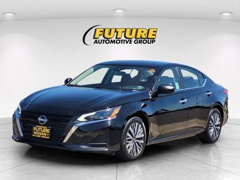 Certified 2025 Nissan Altima 2.5 SV FWD image 5