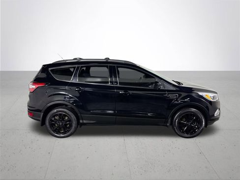 Used 2017 Ford Escape SE image 5