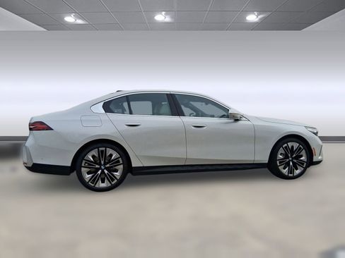 Used 2026 BMW 530i RWD image 8