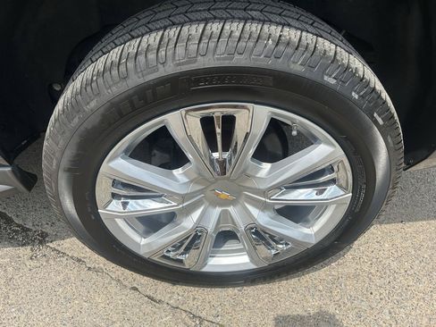 Used 2017 Chevrolet Suburban LT AWD/4WD image 11