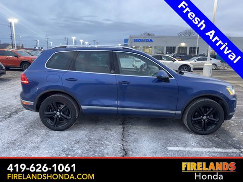 Used 2017 Volkswagen Touareg Wolfsburg Edition image 8