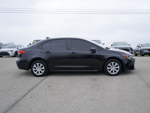 Used 2022 Toyota Corolla LE image 4