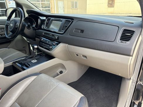 Used 2018 Kia Sedona SX FWD image 29