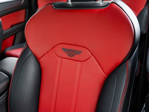 Used 2022 Bentley Bentayga image 30