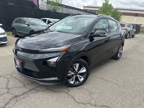 Used 2023 Chevrolet Bolt EUV LT w/ Convenience Package FWD image 1