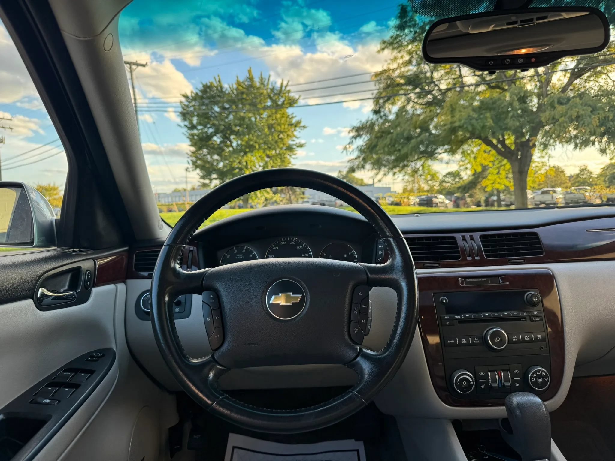 Used 2011 Chevrolet Impala LT w/ Luxury Edition Package FWD image 16