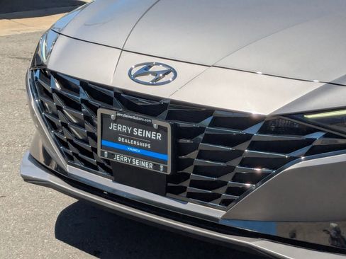 Used 2023 Hyundai Elantra Limited image 9