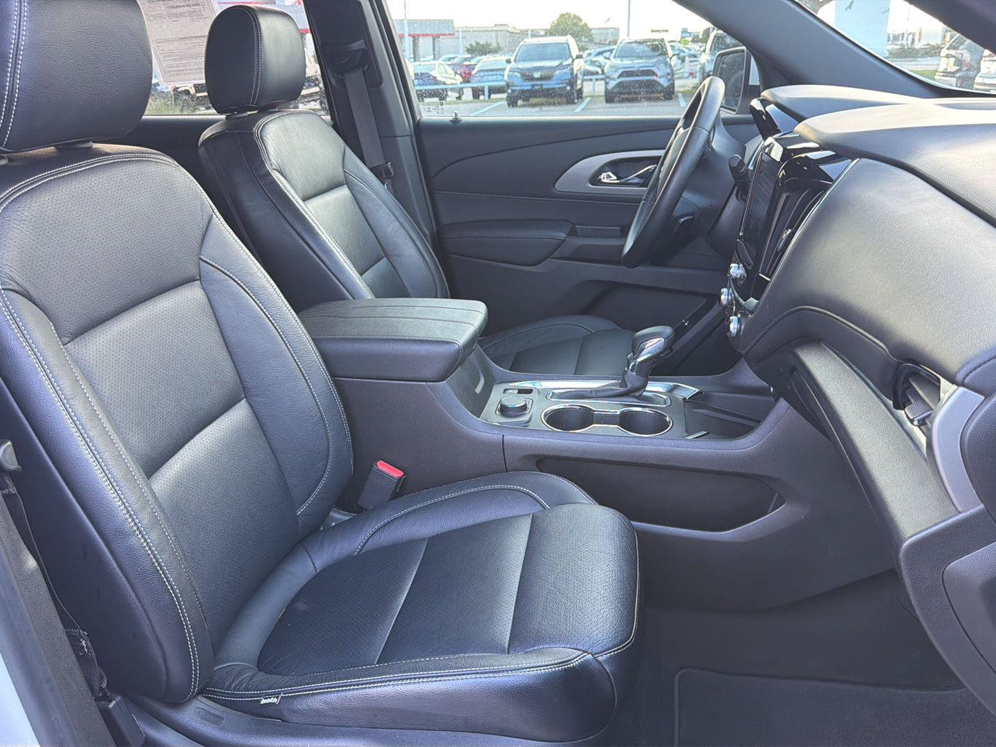 Used 2023 Chevrolet Traverse LT FWD image 16