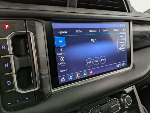 Used 2021 GMC Yukon Denali w/ Denali Premium Package image 12