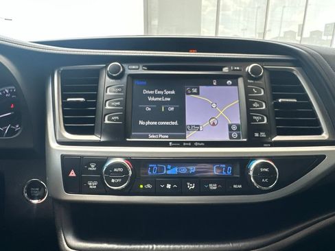 Used 2018 Toyota Highlander SE AWD/4WD image 37