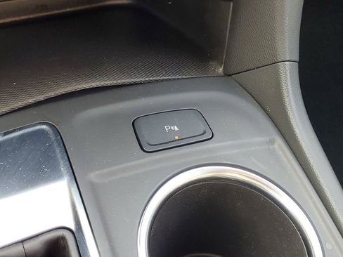 Used 2024 Chevrolet Equinox LT FWD image 18