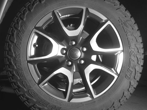 Used 2025 Jeep Compass Trailhawk AWD/4WD image 17