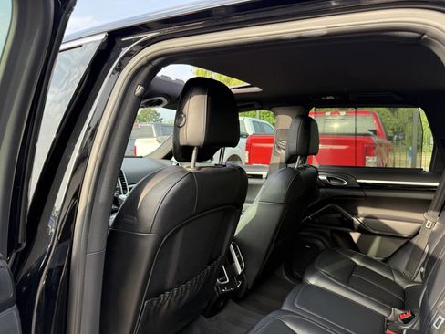 Used 2016 Porsche Cayenne AWD/4WD image 12