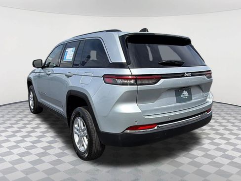Used 2023 Jeep Grand Cherokee Laredo RWD image 7