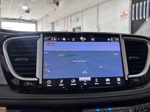 Used 2023 Chrysler Pacifica Touring-L w/ Uconnect Theater Family Group AWD/4WD image 28