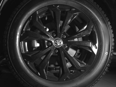 Used 2022 Toyota RAV4 XSE AWD/4WD image 9