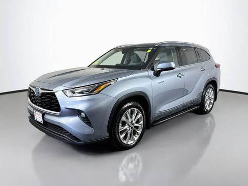 Used 2021 Toyota Highlander Limited AWD/4WD image 2