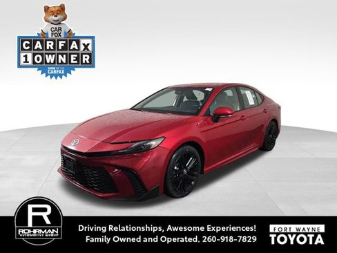Used 2025 Toyota Camry SE FWD image 1