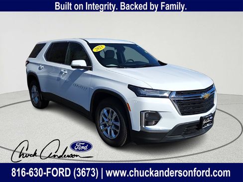 Used 2023 Chevrolet Traverse LS image 1