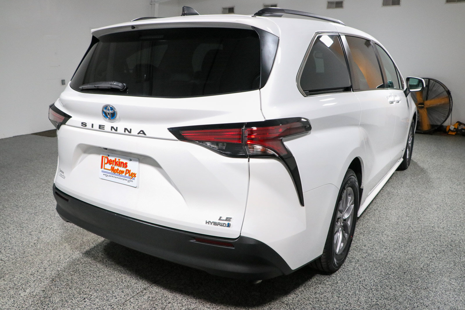 Used 2021 Toyota Sienna LE w/ LE Plus Package FWD image 7